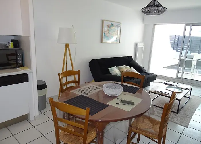 T2 Renove Avec Terrasse A 200m De La Plage, Proche Commerces - - Fr-1-92-814