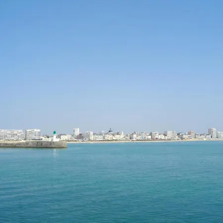 Apartment T2 Renove Avec Terrasse A 200m De La Plage, Proche Commerces - - Fr-1-92-814