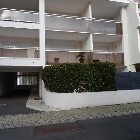 Apartment T2 Renove Avec Terrasse A 200m De La Plage, Proche Commerces - - Fr-1-92-814 Les Sables-d'Olonne