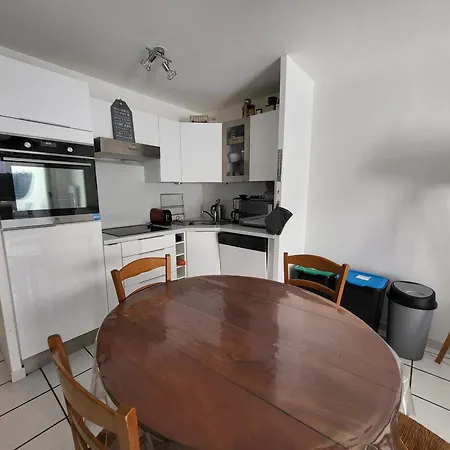 T2 Renove Avec Terrasse A 200m De La Plage, Proche Commerces - - Fr-1-92-814