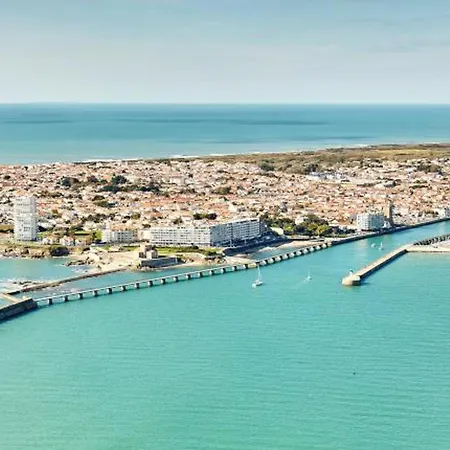 T2 Rénové Avec Terrasse à 200m De La Plage, Proche Commerces - - Fr-1-92-814