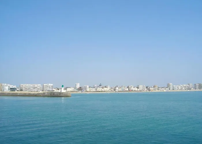 Apartment T2 Renove Avec Terrasse A 200m De La Plage, Proche Commerces - - Fr-1-92-814